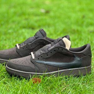 Air Jordan 1 Retro Low OG SP Travis Scott Velvet Brown